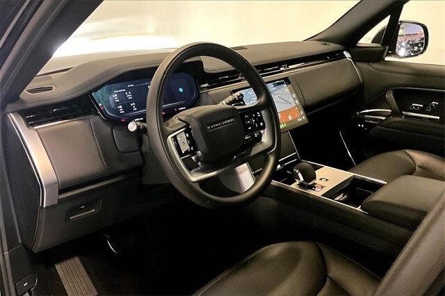 2025 Land Rover Range Rover SE photo 4