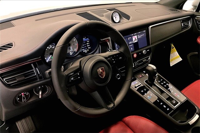 2026 Porsche Macan GTS photo 4