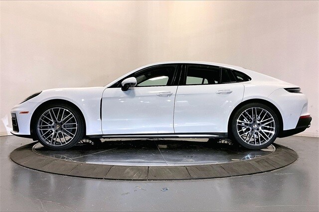 2026 Porsche Panamera 4 photo 2