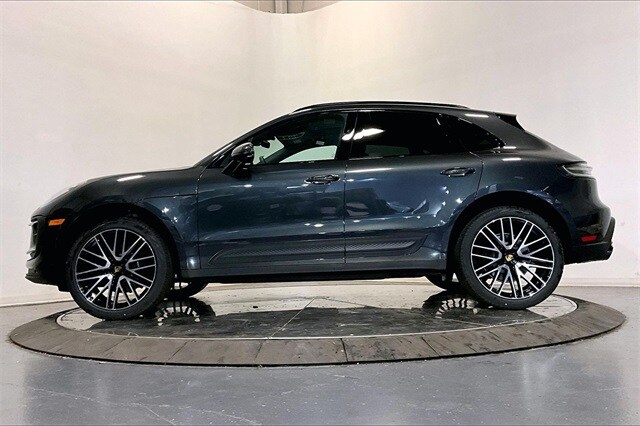 2026 Porsche Macan T photo 2