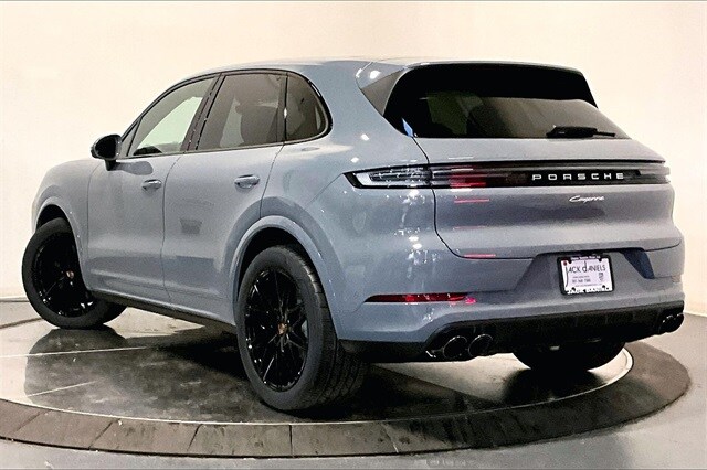 2026 Porsche Cayenne photo 2