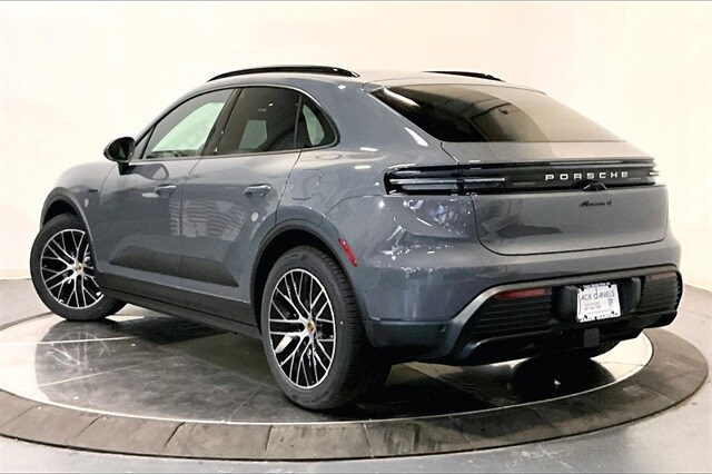 2025 Porsche Macan 4 Electric photo 3