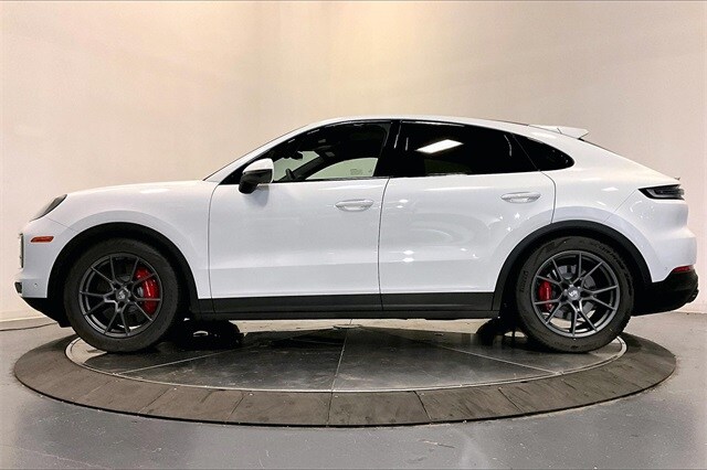 2025 Porsche Cayenne Coupe S photo 2