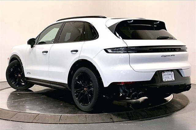 2026 Porsche Cayenne GTS photo 3