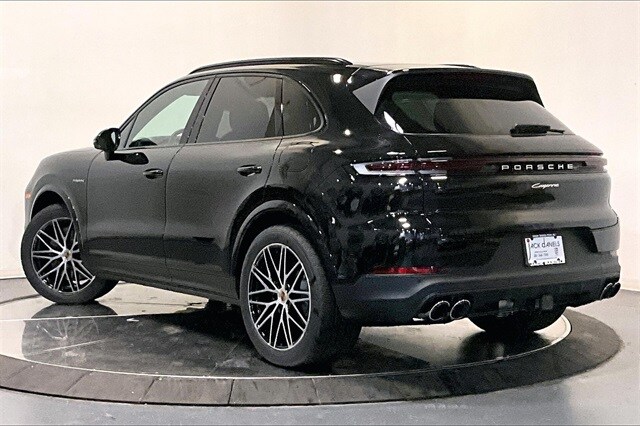 2026 Porsche Cayenne E-Hybrid photo 2