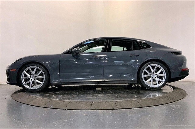 2026 Porsche Panamera 4 photo 2