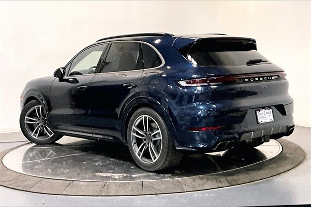 2025 Porsche Cayenne E-Hybrid Turbo photo 3