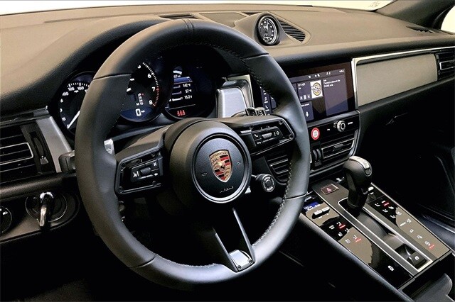 2026 Porsche Macan T photo 4