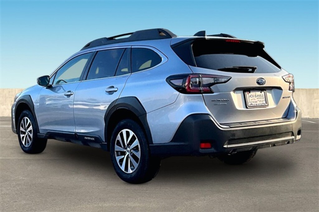 Used 2024 Subaru Outback Premium SUV