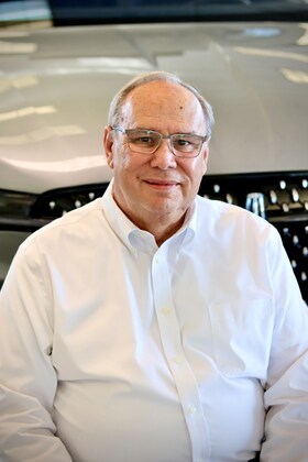 Staff member  Dennis Karp from f5c6d9c4f1e7