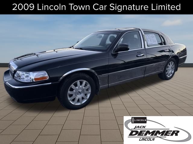 2009 Lincoln Town Car Signature Limited's photo