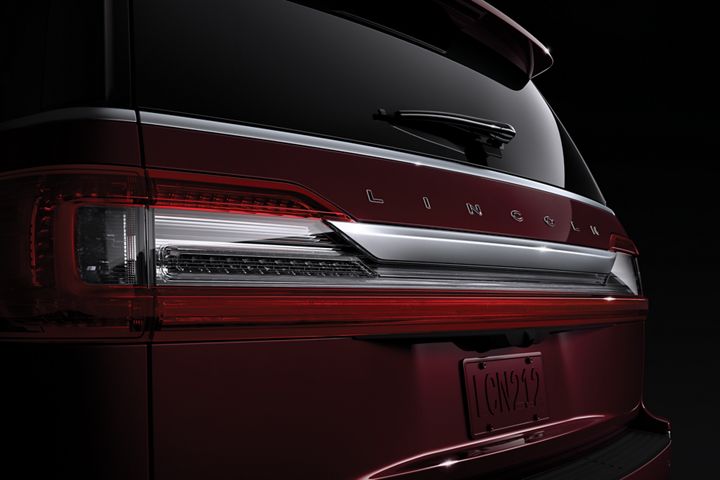 2019 Lincoln Black Label Navigator Themes