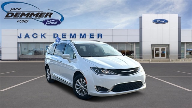 2018 Chrysler Pacifica Touring L's photo