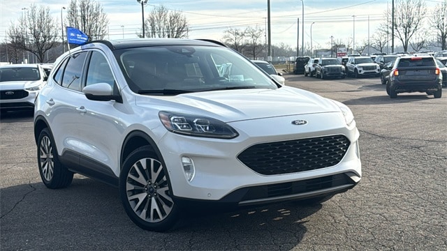 2020 Ford Escape Titanium's photo