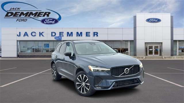 2023 Volvo XC60 Plus's photo