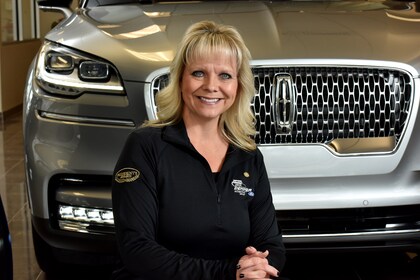 Staff member Sue Denomie from ID_58717d92140c