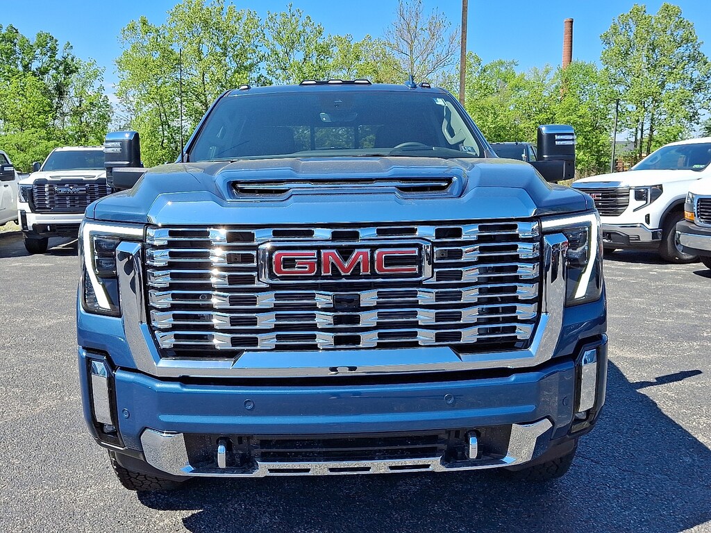 New 2025 GMC Sierra 2500HD 4WD Crew Cab Standard Bed Denali Crew Cab