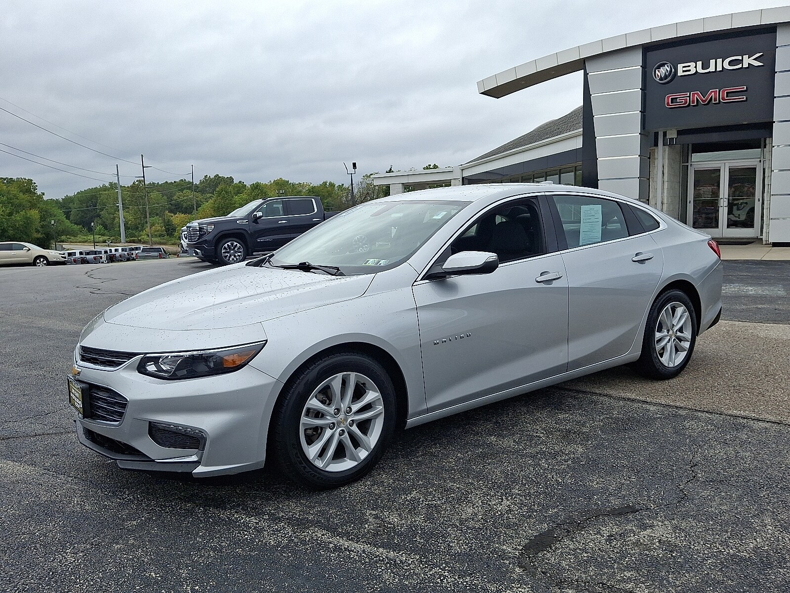 2018 Chevrolet Malibu Hybrid photo 2