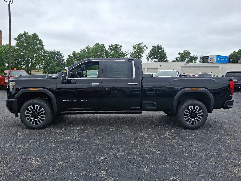New 2025 GMC Sierra 3500HD 4WD Crew Cab Long Bed Denali Ultimate Crew Cab