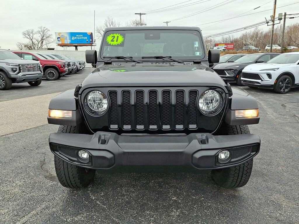 2021 Jeep Wrangler Unlimited Sahara Altitude photo 2