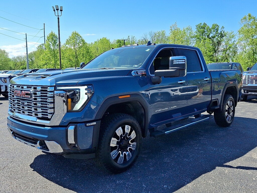 New 2025 GMC Sierra 2500HD 4WD Crew Cab Standard Bed Denali Crew Cab