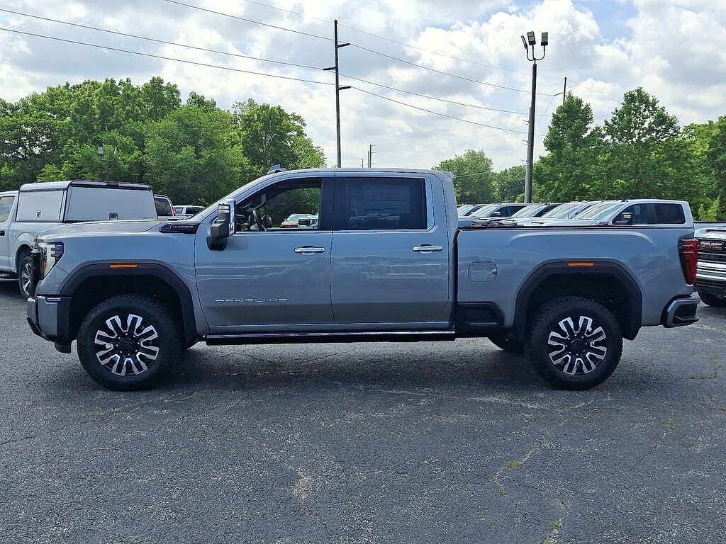 New 2025 GMC Sierra 2500HD 4WD Crew Cab Standard Bed Denali Ultimate Crew Cab