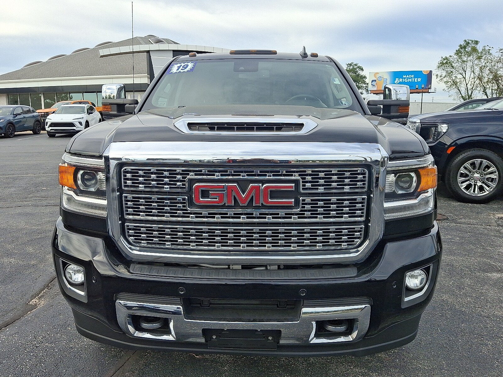 2019 Gmc Sierra 3500 HD Denali photo 2