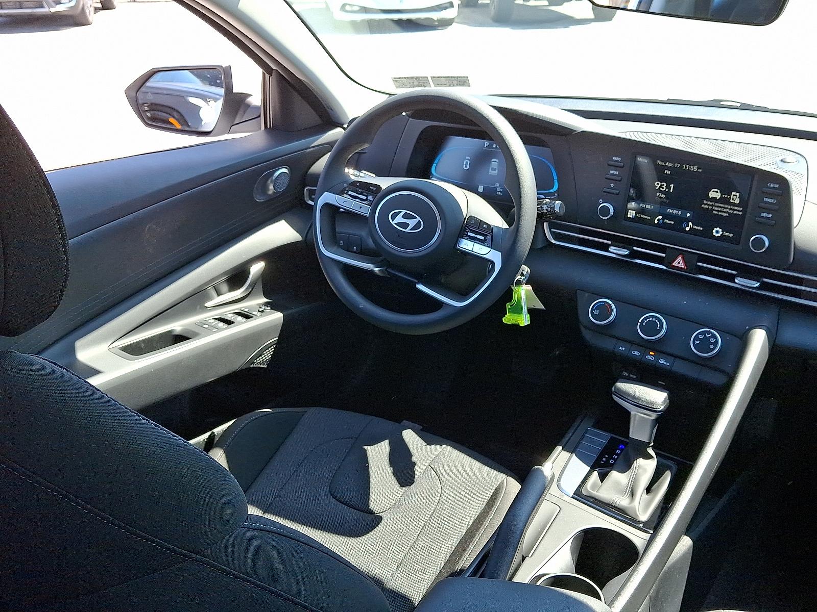 2025 Hyundai Elantra SE - Photo 10