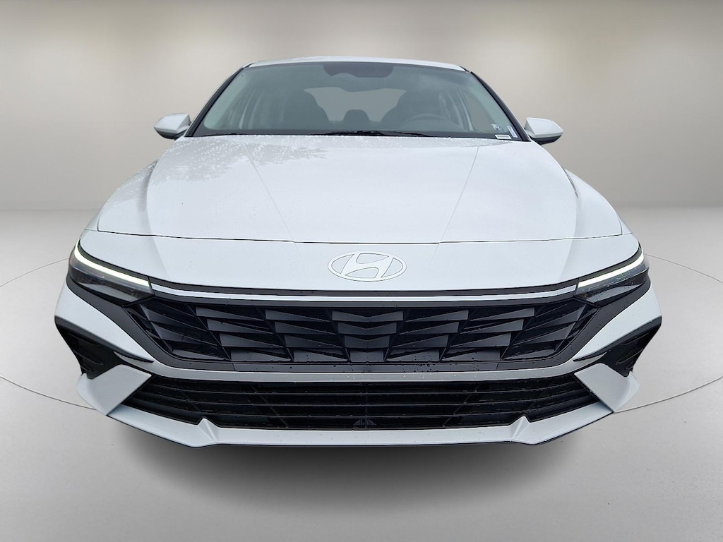 New 2025 Hyundai Elantra SE Sedan