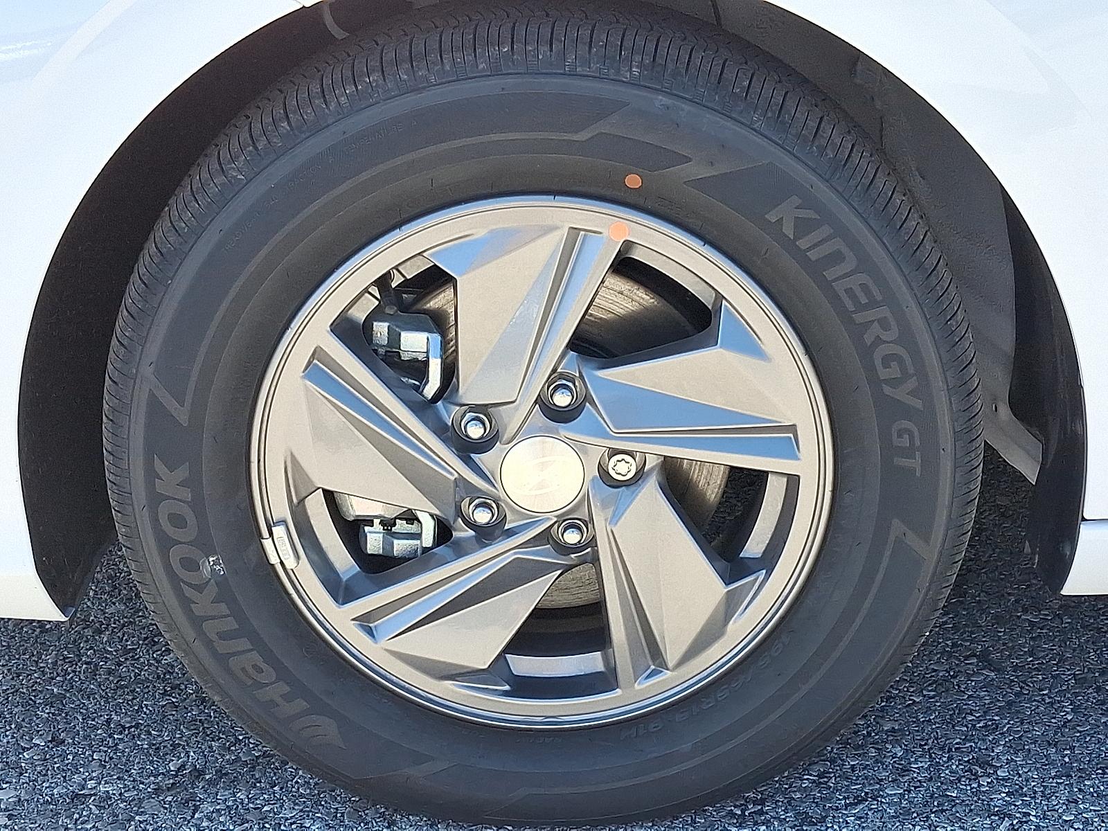 2025 Hyundai Elantra SE - Photo 19