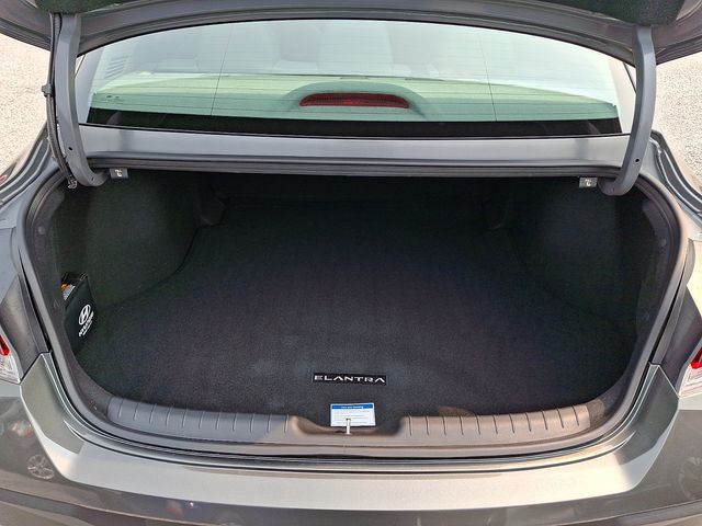 2025 Hyundai Elantra SEL - Photo 29