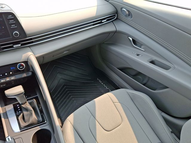 2025 Hyundai Elantra SEL - Photo 16