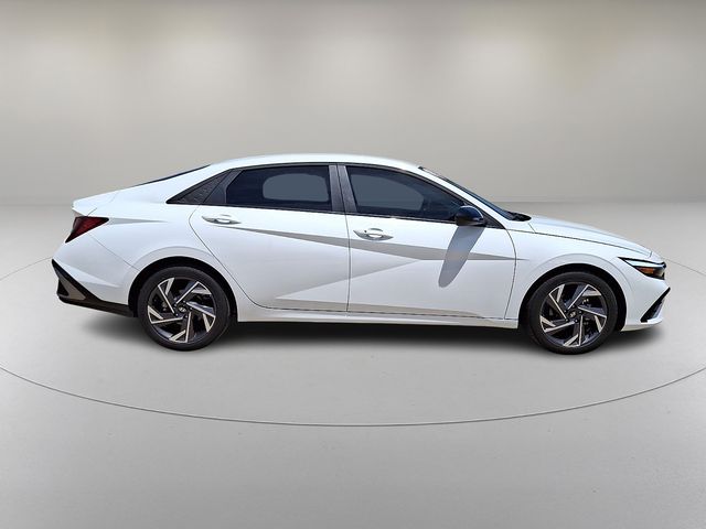 2025 Hyundai Elantra SEL - Photo 12