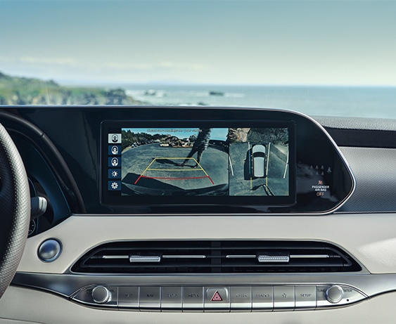 Compare the 2021 Hyundai Palisade vs. the 2021 Toyota Highlander at Jack Giambalvo Hyundai | Back up camera feature