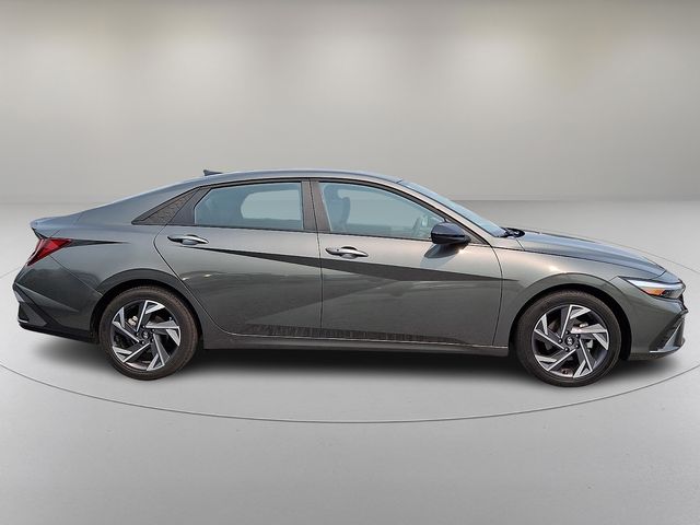 2025 Hyundai Elantra SEL - Photo 12