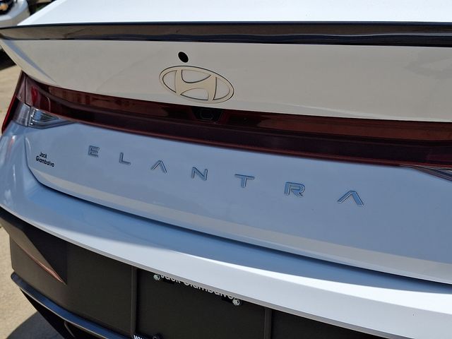 2025 Hyundai Elantra SEL - Photo 31