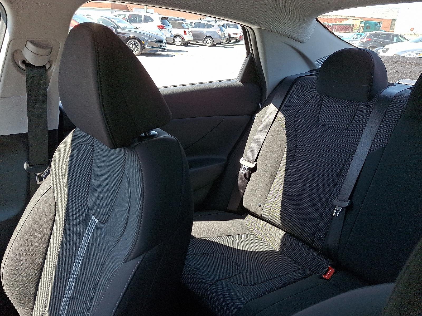 2025 Hyundai Elantra SE - Photo 13