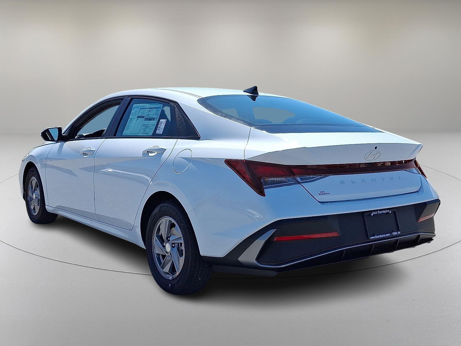2025 Hyundai Elantra SE - Photo 6