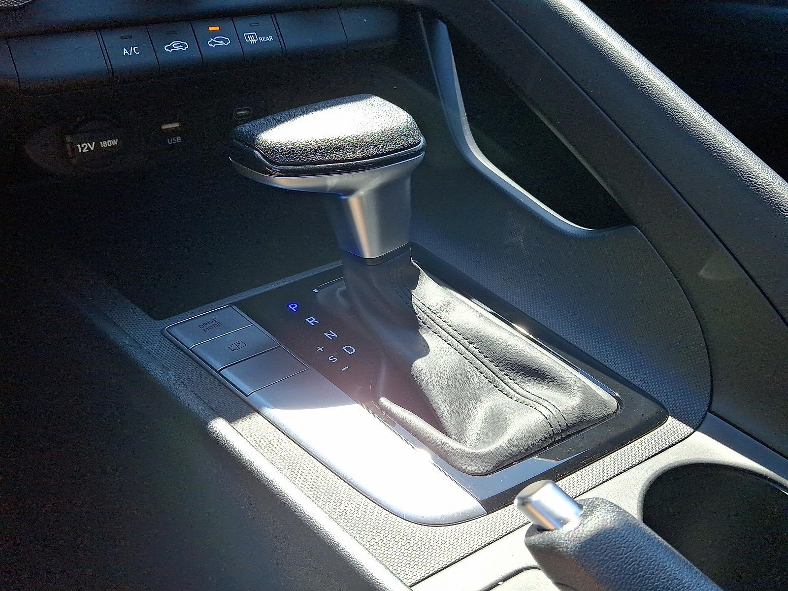 2025 Hyundai Elantra SE - Photo 18