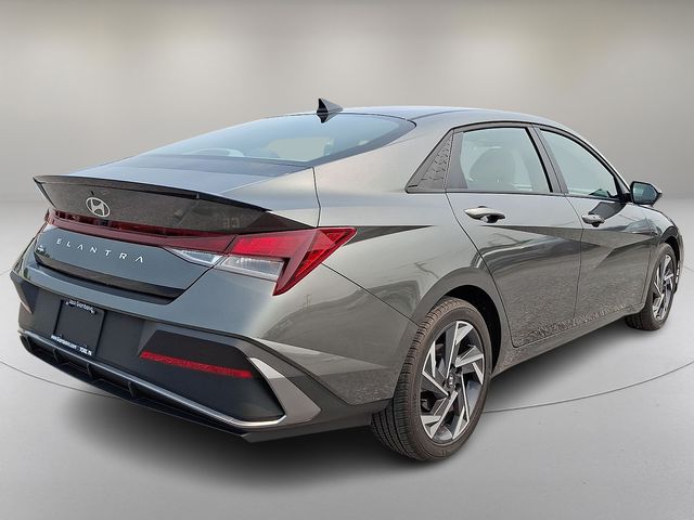 2025 Hyundai Elantra SEL - Photo 11