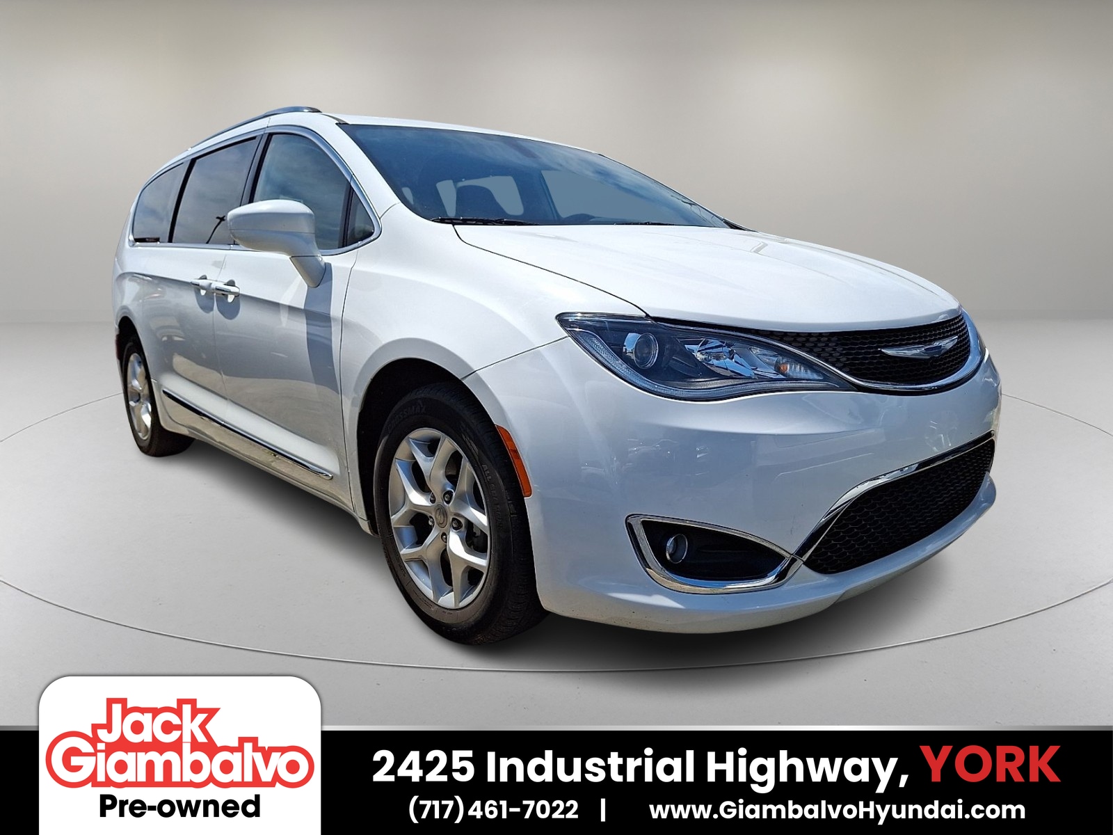 2017 Chrysler Pacifica Touring-L Plus's photo