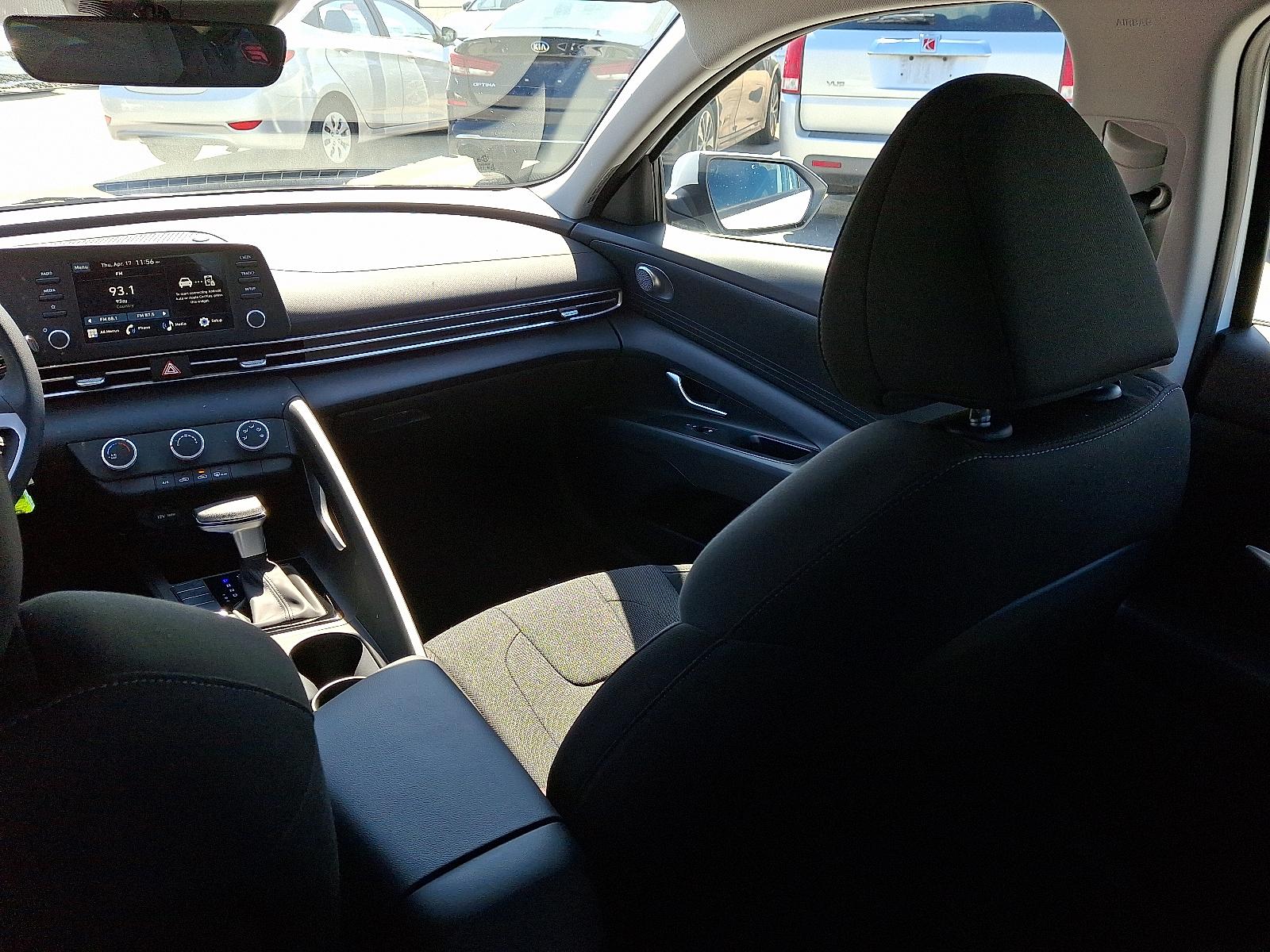 2025 Hyundai Elantra SE - Photo 12