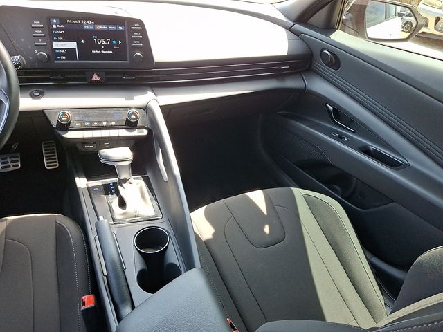 2025 Hyundai Elantra SEL - Photo 16