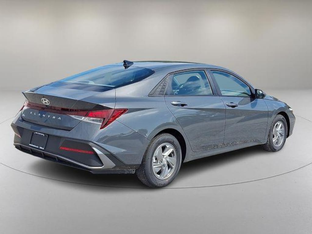 New 2026 Hyundai Elantra SE Sedan