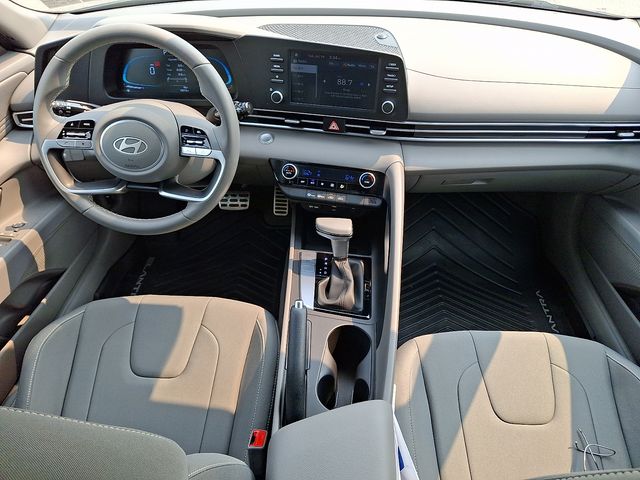 2025 Hyundai Elantra SEL - Photo 15