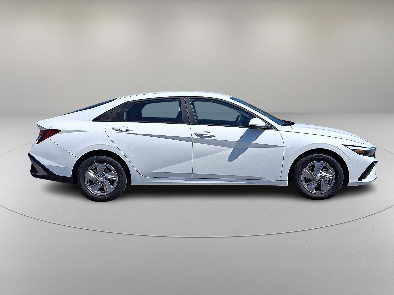 2025 Hyundai Elantra SE - Photo 9