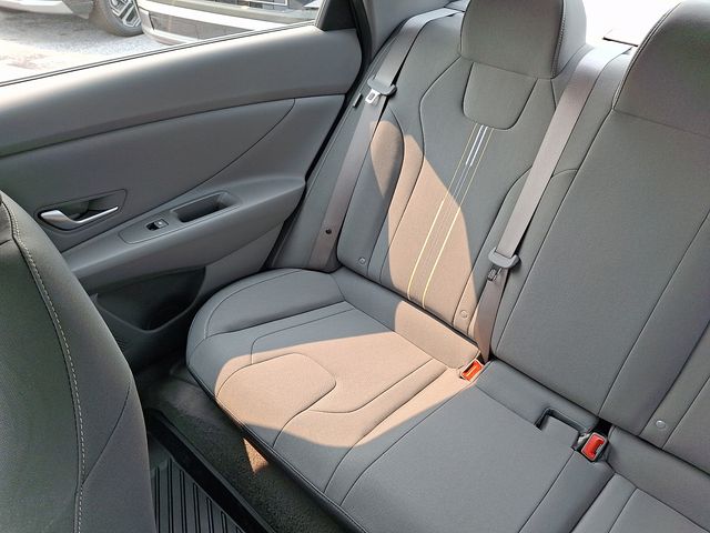 2025 Hyundai Elantra SEL - Photo 18