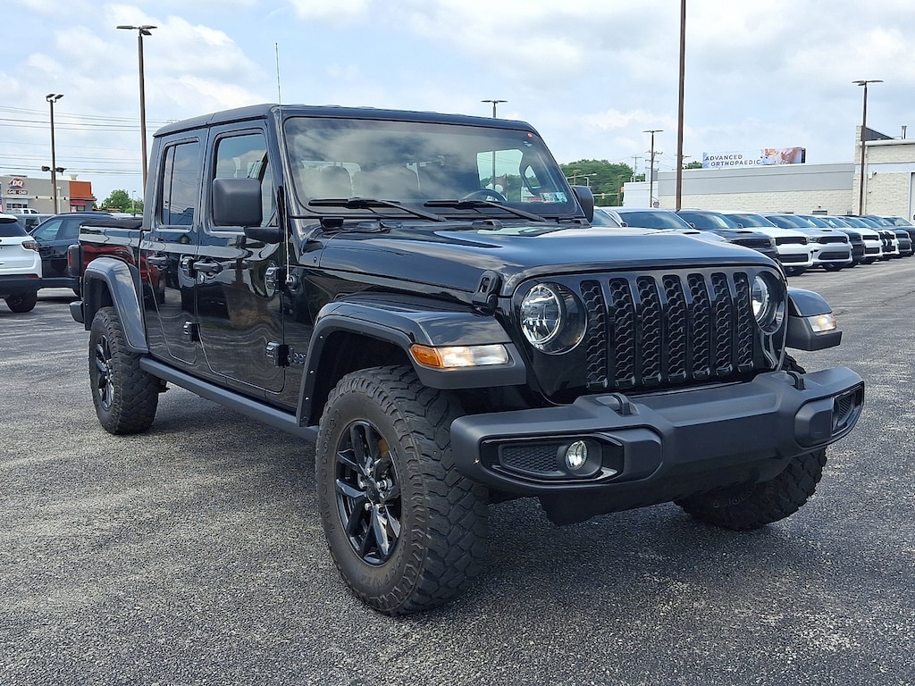 Used 2022 Jeep Gladiator Sport Truck Crew Cab