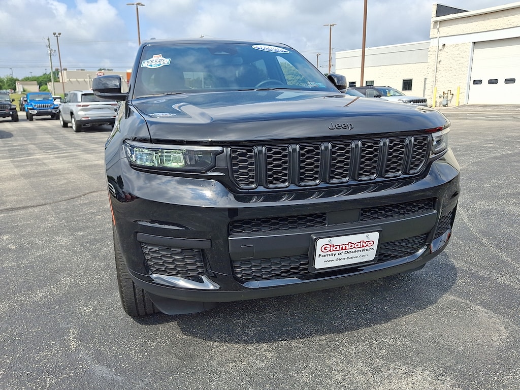 Used 2023 Jeep Grand Cherokee L Laredo SUV