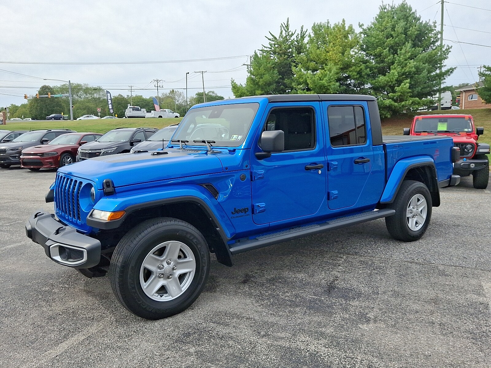 2022 Jeep Gladiator Sport S photo 2